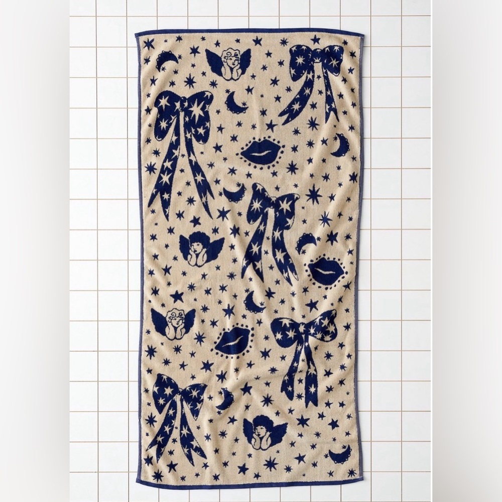 BAGGU Beige and Blue Reversible Towel 30x60 NEW NWT BNWT